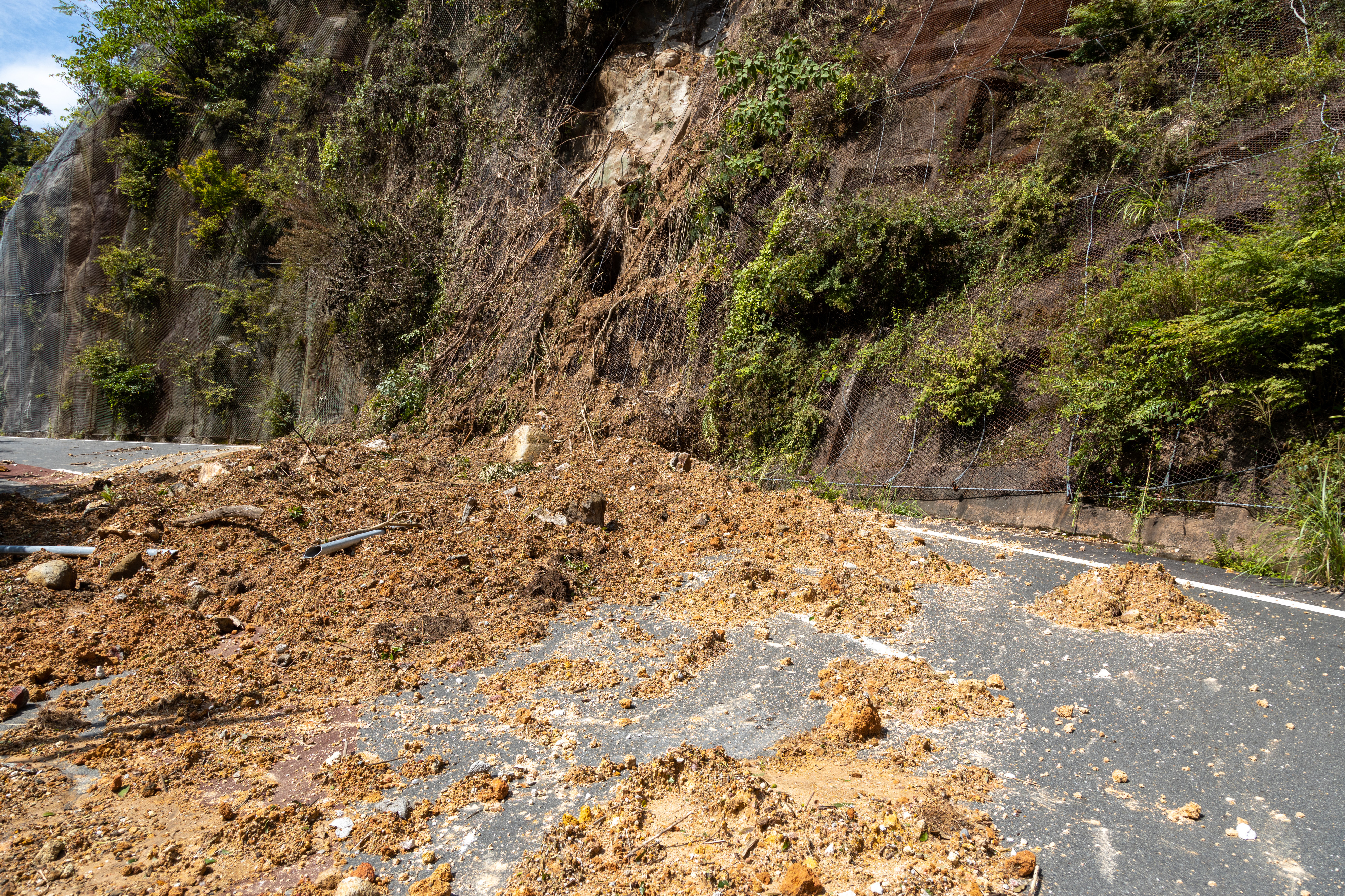 台風による土砂崩れ被害